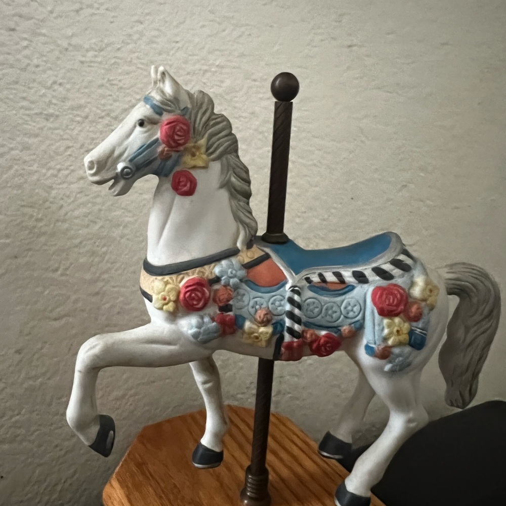 Special edition music box Vintage Carousel Horse Metal/Wood.